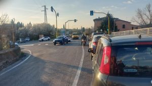 Siena: incidente al semaforo di Cerchiaia, traffico bloccato