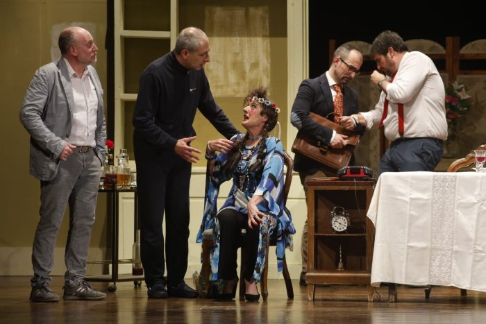 La commedia de La Sveglia tra emozione e solidarietà con le lavoratrici e i lavoratori della Beko Siena