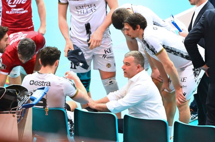Emma Villas Volley Siena, Brescia vince gara1 di semifinale. Nelli: "Tanto rammarico, loro hanno sbagliato meno. Domenica nostra finale"