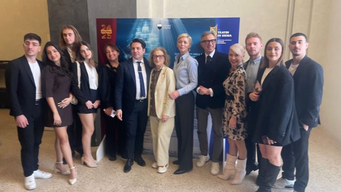 Siena, "Sboccia l&rsquo;estate&rdquo; tra teatro, cinema e musica. Il grande spettacolo torna protagonista in Piazza del Campo