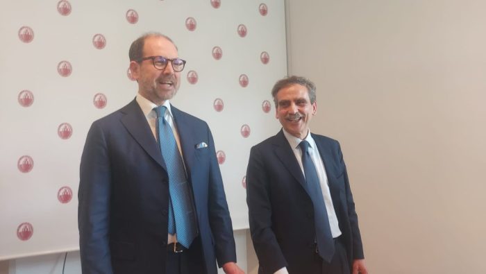 Mps Siena, via libera da assemblea ad aumento per ops su Mediobanca. Lovaglio: "Sar&agrave; un'eccellenza italiana"