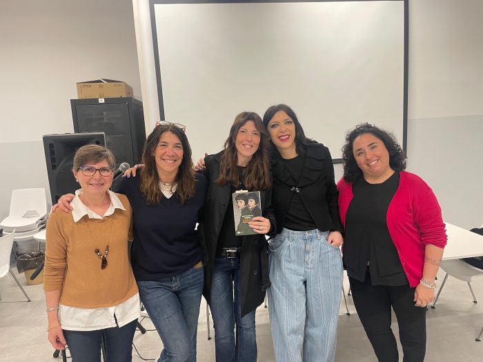 Siena, Nicoletta Verna incontra gli studenti del Caselli e racconta il suo romanzo "Il valore affettivo"