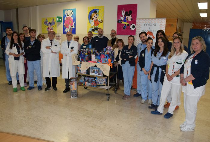L'Associazione Codini e Occhiali dona giochi nuovi alla Pediatria dell'Aou Senese