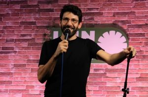 “Stand Up MaM. Ridere al Museo”, sabato 3 maggio, Abbadia Isola