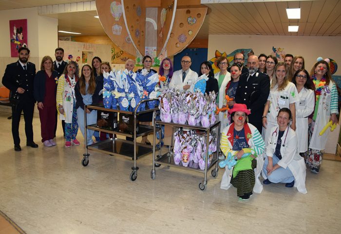 La Polizia Penitenziaria della Casa Circondariale di Siena porta le uova di Pasqua ai piccoli pazienti insieme all&rsquo;associazione Nasi e Nasi VIP