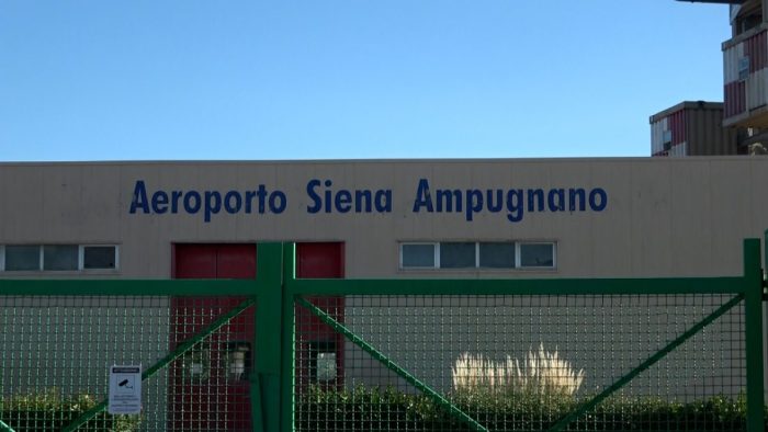 Aeroporto di Ampugnano, il caso approda in Parlamento: interrogazioni su conflitto di interessi e fondi pubblici
