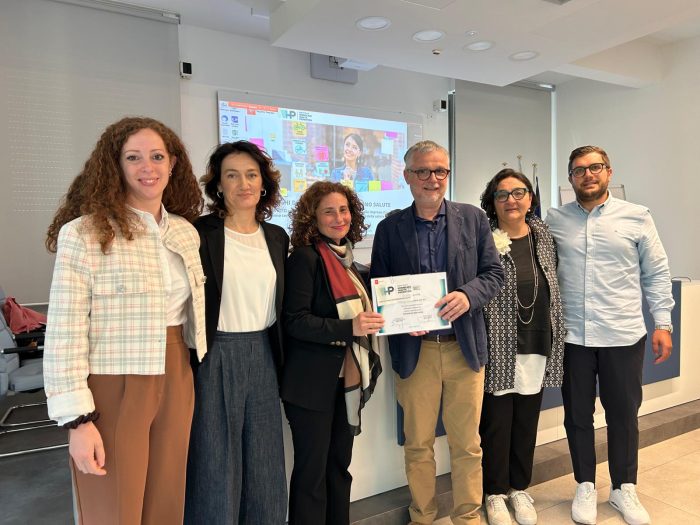 Promozione della salute nei luoghi di lavoro, consegnato all’Asl Toscana Sud Est l’attestato