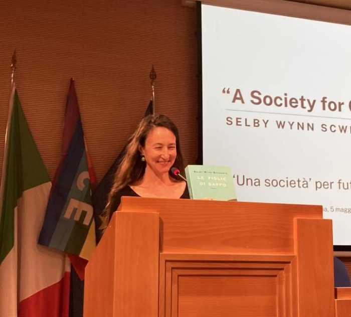 Università per Stranieri Siena, la scrittrice Selby Wynn Schwartz e la sua Lectio Magistralis su "Una società per futuri femministi queer"