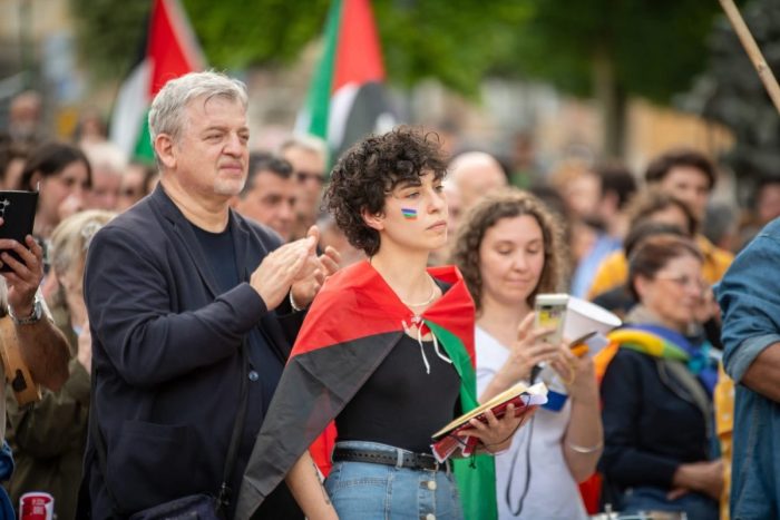 Poggibonsi, tanti presenti alla marcia contro il riarmo e il genocidio