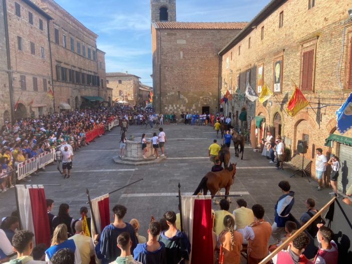 Palio di Casole d'Elsa 2025: definite le 35 accoppiate cavallo-fantino per le batterie di qualificazione