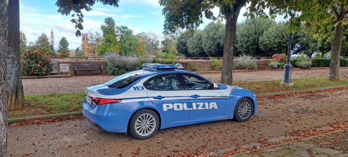Polizia, espulsi a Siena tre stranieri irregolari: uno fu coinvolto nelle risse in centro