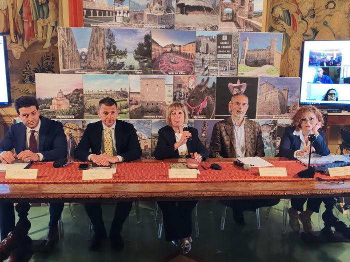 Tra Siena e provincia oltre 1000 migranti ma solo 600 posti. Il Prefetto: "Non ho trovato la disponibilità di nessuno, nemmeno del Cardinale"