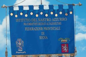Un monumento ai decorati al valor militare al parco della Rimembranza di Siena