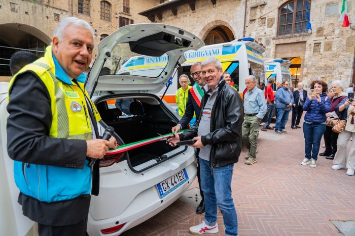 Misericordia San Gimignano, inaugurata nuova vettura per servizi alla comunità