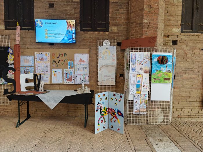 Siena, si chiude con successo la mostra Sona Sona Campanella. Sportoletti: "I ragazzi si sono sbizzarriti"