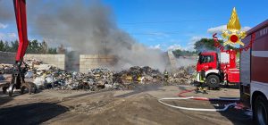 Colle Val d'Elsa: spento a notte fonda l'incendio scoppiato a San Marziale