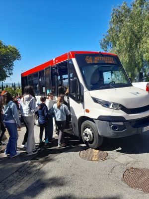 Siena, bus strapieni che lasciano a piedi gli studenti alla Coroncina: la segnalazione di una cittadina
