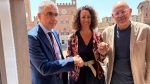 ChiantiBanca rafforza il legame con le Contrade: inaugurata la mostra “La Mossa del Cavallo”