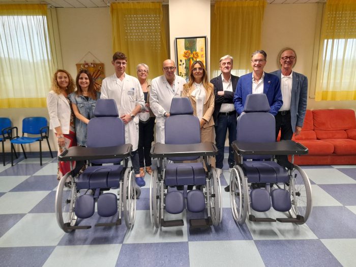 Tre nuove carrozzine all’Ospedale di Campostaggia grazie ai Lions Club