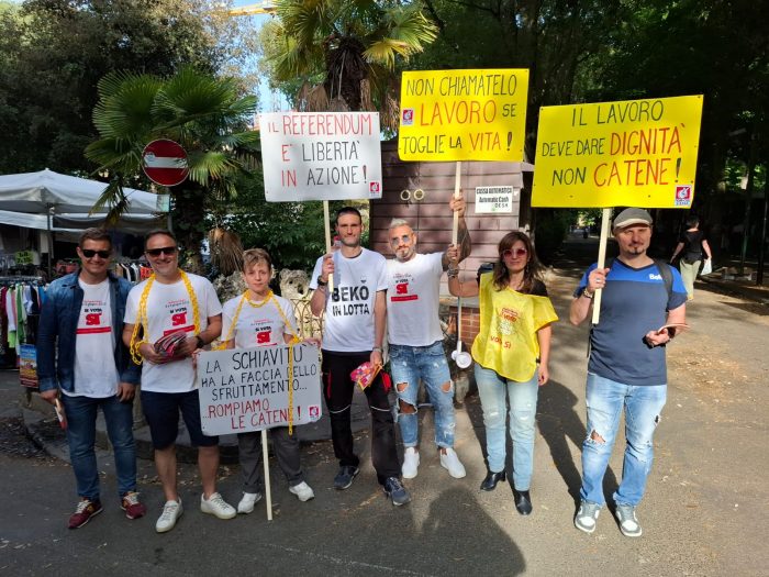 La Fiom Cgil al mercato di Siena per sensibilizzare sul referendum dell&rsquo;8 e 9 giugno