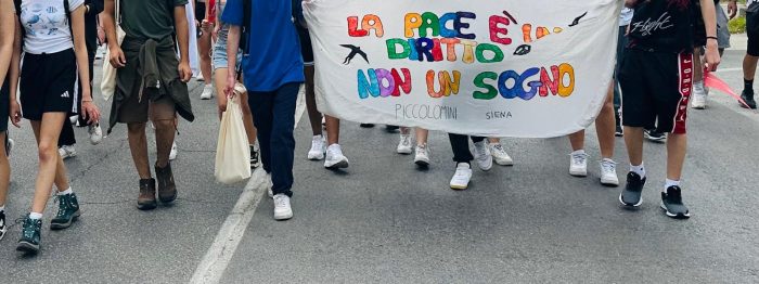 Gli studenti del Piccolomini di Siena alla marcia della pace
