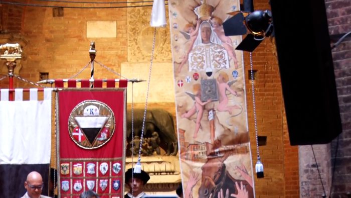 Palio 2 luglio 2025, svelato il Drappellone dell'artista senese Riccardo Manganelli