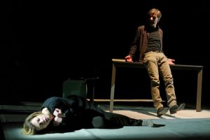 Poggibonsi: il Festival Internazionale delle Ombre porta a Politeama 'Polvere', sulla crisi uomo-donna