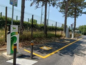 San Gimignano accelera sulla mobilità elettrica: attive quattro nuove colonnine di ricarica