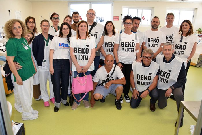 Delegazione di lavoratori Beko a donare il sangue all&rsquo;Aou Senese insieme all&rsquo;Avis