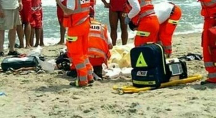 Tragedia a Follonica, 62enne senese annega in mare
