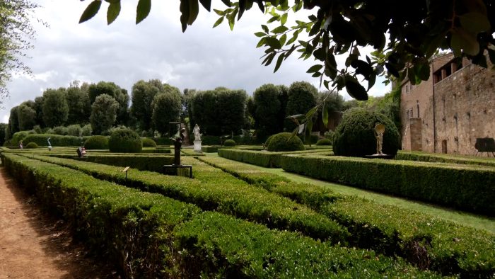 Forme nel Verde 2025: a San Quirico d’Orcia la scultura in bronzo "fonde il tempo"