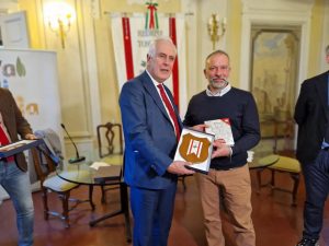 Sarteano inaugura la riqualificazione di Pian di Mengole e presenta il libro sulla Giostra del Saracino