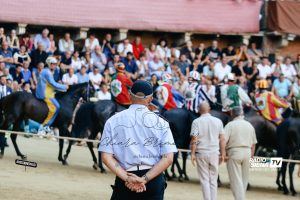 Siena: la Mossa del Palio al centro della mostra fotografica "Foto mosse"