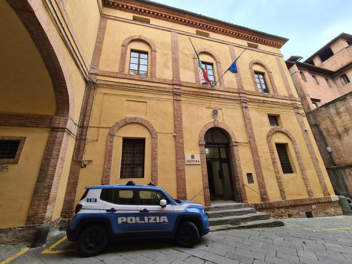 Siena, si sostituisce ad un amico per sostenere l'esame di lingua italiana: denunciati entrambi