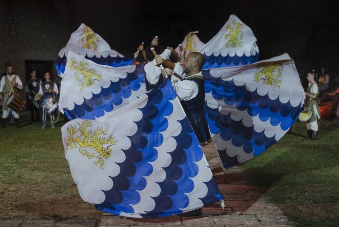 San Quirico d'Orcia, sbandieratori e tamburini dei Canneti protagonisti alle Giornate Medioevali di San Marino