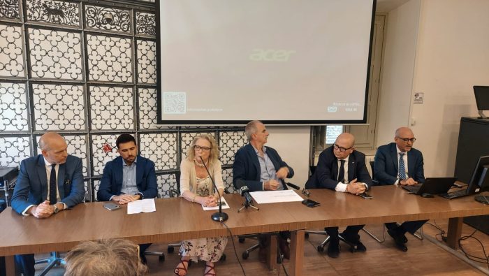 Presentato progetto rilancio aeroporto Siena Ampugnano. Investimento da 34,5 mln di euro, previsti massimo 8 voli al giorno di aerei a 9 posti