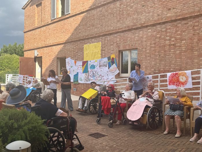 RSA Caccialupi Siena, in scena uno spettacolo teatrale con gli ospiti della struttura