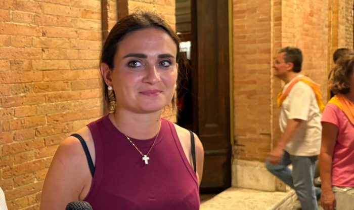 Palio di Siena, la moglie di Gingillo Federica Regnani: "Quando è partito davanti ho capito che avrebbe vinto"