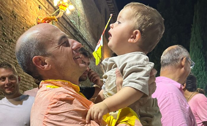 Palio di Siena, Gingillo dopo la vittoria: "Dedicata a mio figlio Dario. La corsa? Mi sono abbastanza piaciuto"