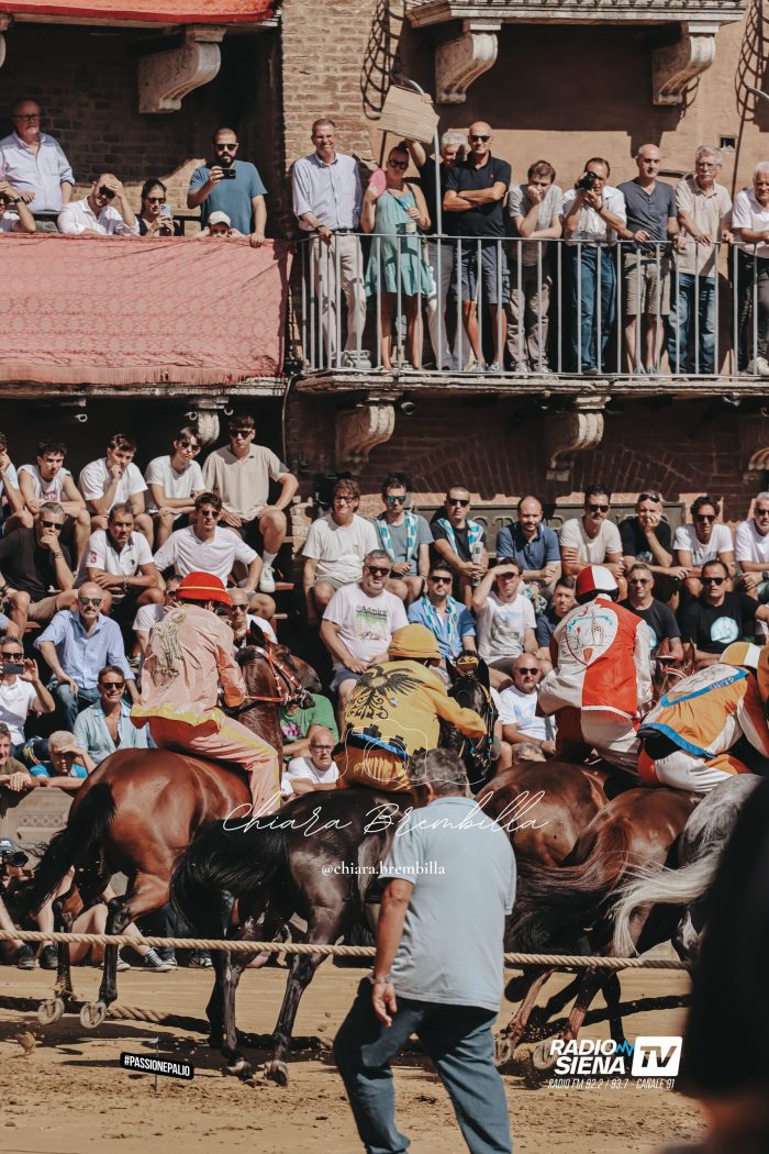 Palio di Siena 16 agosto, effettuata la segnatura dei fantini. Ecco le accoppiate