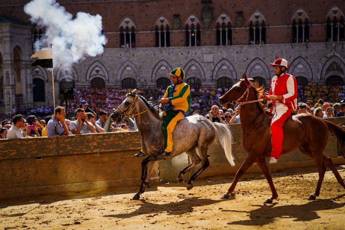 Palio di Siena 16 agosto, il Bruco vince la quarta prova