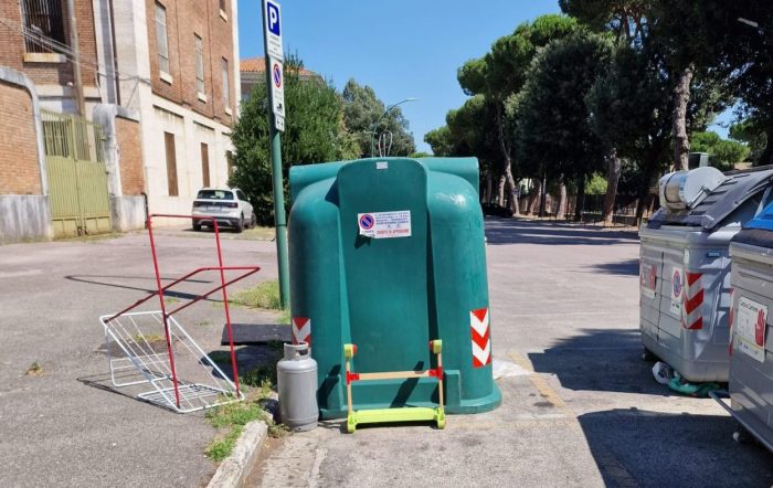 Siena, episodi di incivilt&agrave; e degrado a causa dei rifiuti