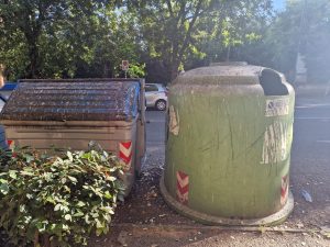 Sporcizia e degrado nella zona di Viale Vittorio Emanuele a Siena