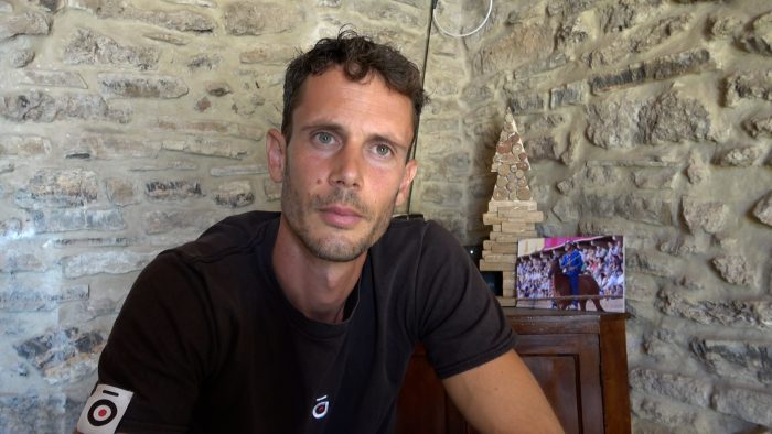 Palio di Siena: Turbine fa "sventolare" il giubbetto della Giraffa