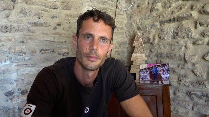 Palio di Siena: Turbine fa "sventolare" il giubbetto della Giraffa