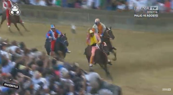 Palio di Siena 16 agosto 2025, trionfa il Valdimontone