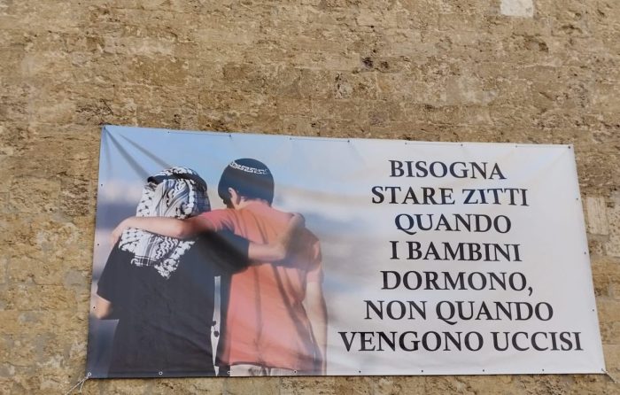 Una manifestazione a San Gimignano per i bambini uccisi a Gaza