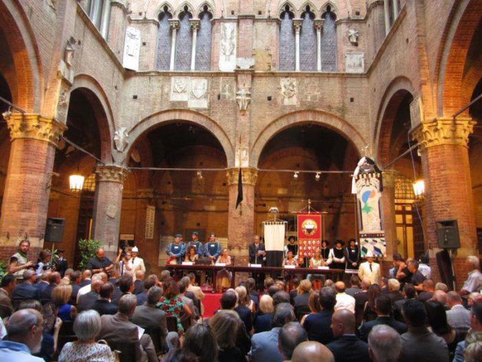 Palio 16 agosto, domenica la presentazione del Drappellone in diretta su Siena Tv