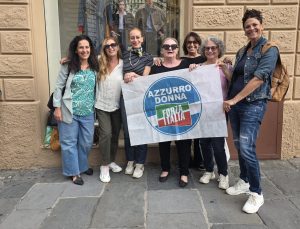 Azzurro Donna porta ad Abbadia San Salvatore il gazebo contro la violenza