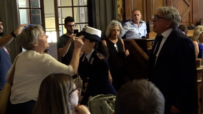 "Occasione da non perdere" o "intervento devastante"? L’aeroporto di Ampugnano infiamma il consiglio comunale di Siena